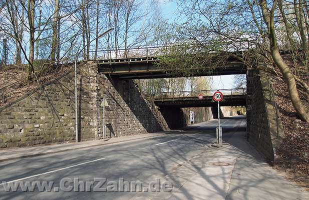Bahnbruecken.jpg - Bahnbrücken zum Schalker Verein